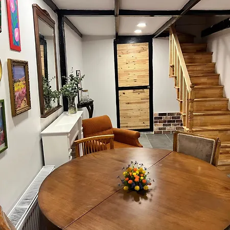 5 Bedroom 5 Bathroom, Newly Renovated At The Heart Of The *