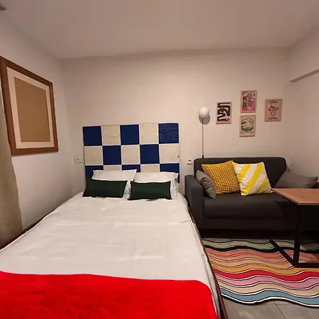 5 Bedroom 5 Bathroom, Newly Renovated At The Heart Of The