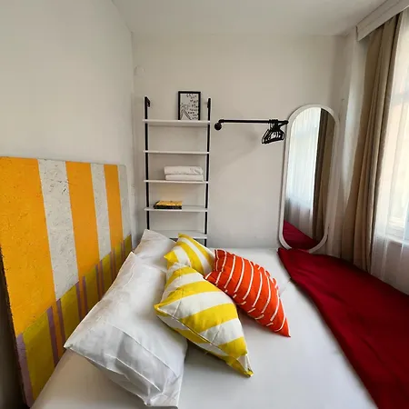 5 Bedroom 5 Bathroom, Newly Renovated At The Heart Of The Willa *