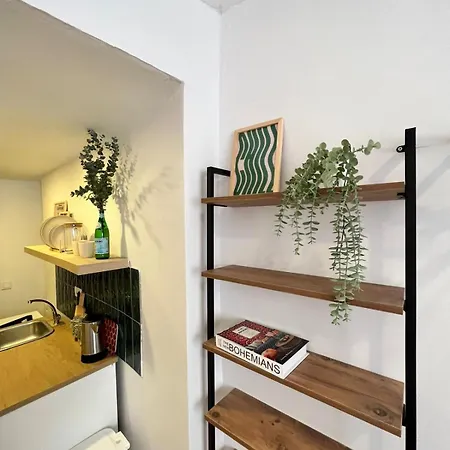 5 Bedroom 5 Bathroom, Newly Renovated At The Heart Of The *