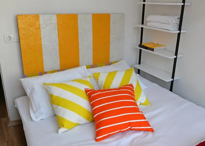 5 Bedroom 5 Bathroom, Newly Renovated At The Heart Of The *