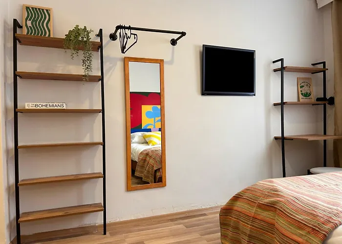 5 Bedroom 5 Bathroom, Newly Renovated At The Heart Of The